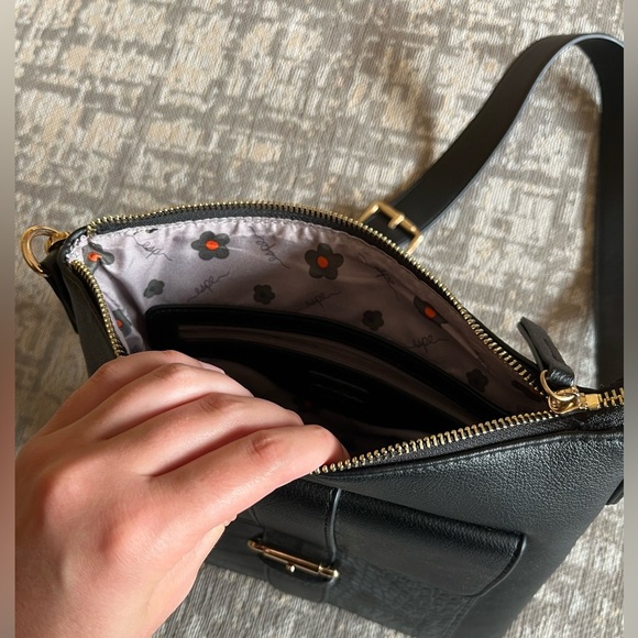 “Espe” crossbody bag.  Black. Vegan. - Picture 3 of 8